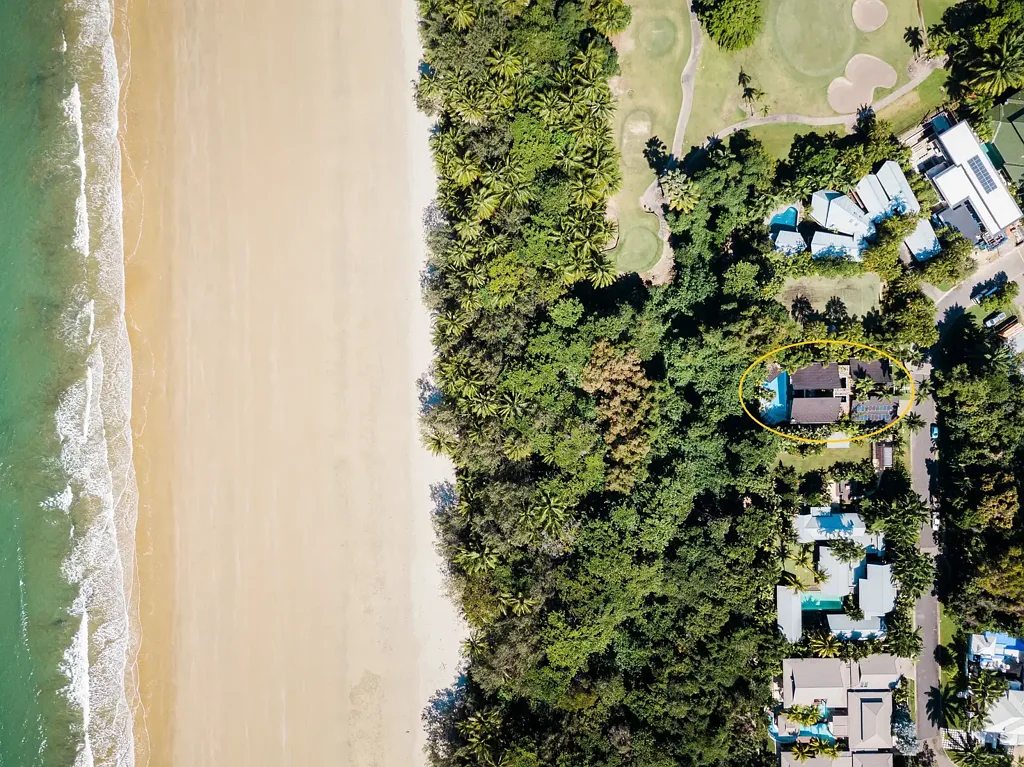 Port Douglas 4 Bedroom Absolute Beachfront ~ Port Douglas