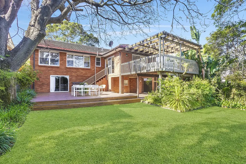Oyster Bay 4Kwarto Family home with bay views & superb outdoor living.
