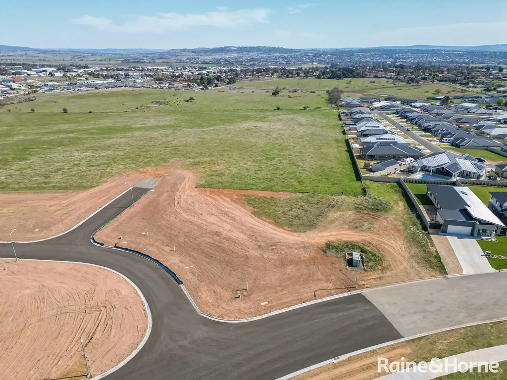 Kelso PICTURESQUE PARCEL IN PRETTY HEIGHTS ESTATE