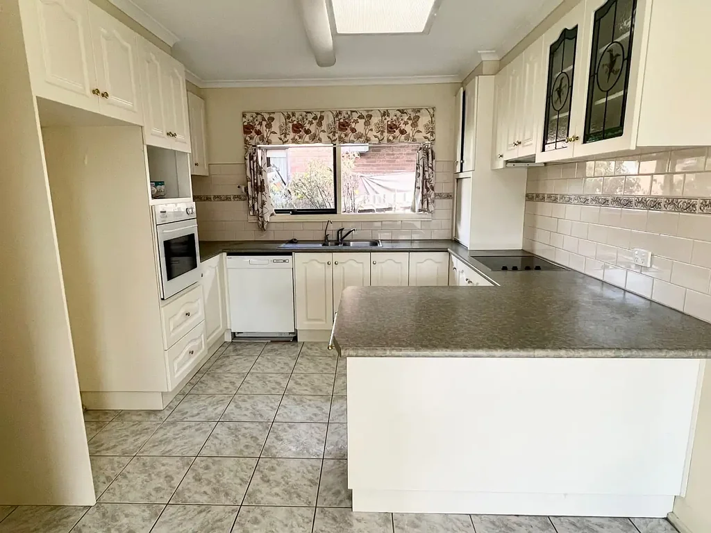 Wonderful 4 bedroom family home with ducted heating and cooling