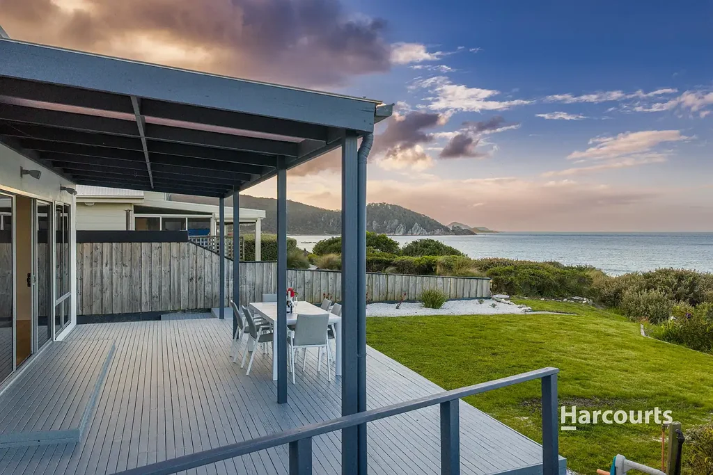 Sisters Beach 3房  Absolute Beachfront Location