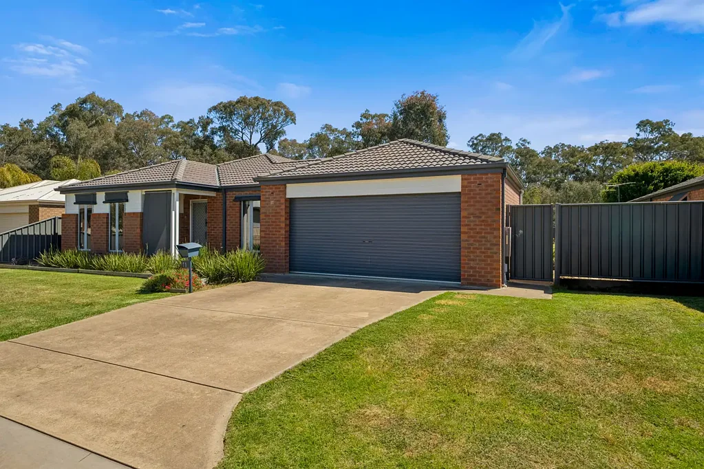 Wangaratta 5બેડરૂમ FAMILY HOME WITH CREEK ASPECT