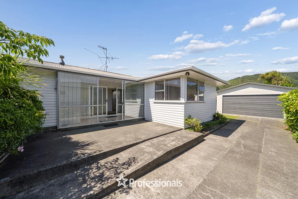 Wainuiomata 3 Slaapkamer Charming Family Home In Popular Parkway