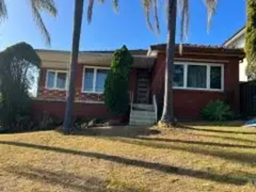 4 BEDROOMS FAMILY HOME!!