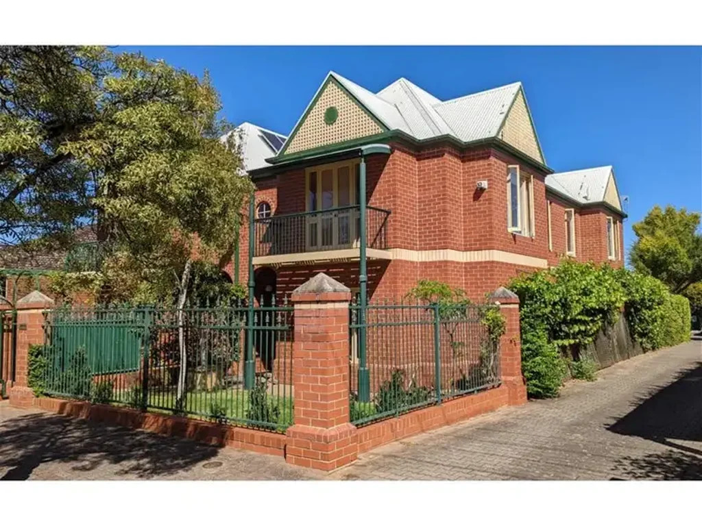 SPACIOUS FAMILY HOME IN PRESTIGIOUS KENSINGTON - 4 BEDROOMS OR 3 PLUS 2 LIVING AREAS!