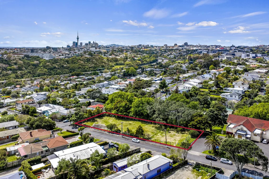 Morningside 2,084sqm North facing corner site