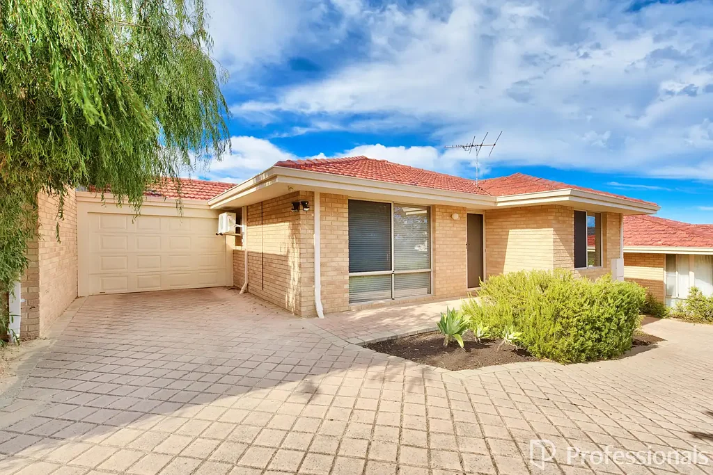 Low maintenance 2 x 1 with garage!