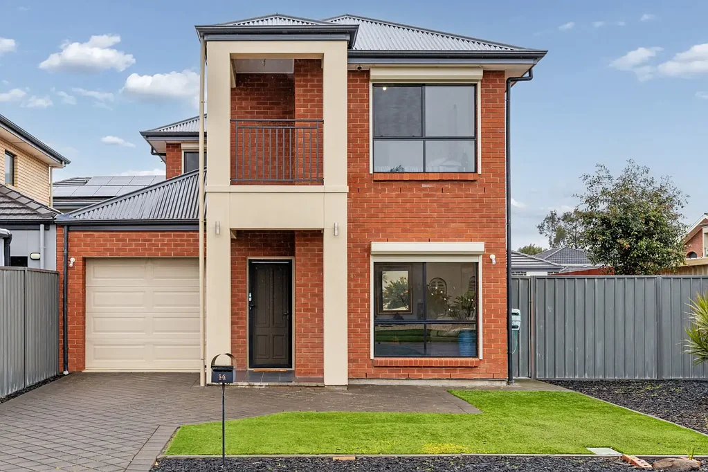 West Lakes Shore 3Kwarto More Room, Smart Value, Coastal Lifestyle: The Complete Family Package  Option 2: Dual Living & Boat/Van Access in a Quiet Coastal Court