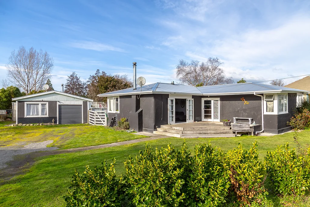 Masterton 3chambre Family living backing onto Douglas Park School