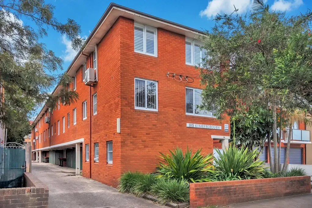 One-Bedroom Apartment in a Convenient Mascot Location