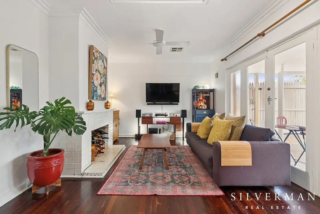 Bayswater 3ห้องนอน Solid brick and tile mid-century home in super convenient location