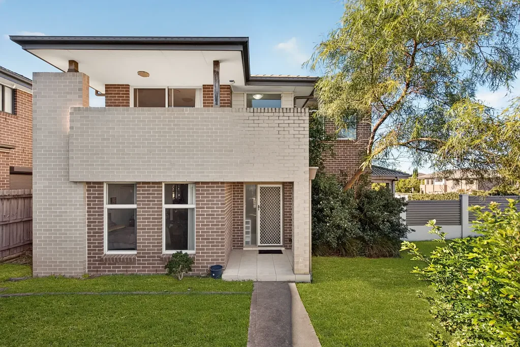 North Kellyville 5कमरा Amazing Four Bedroom Home and One Bedroom Apartment
PRICE GUIDE:  $1,600,000