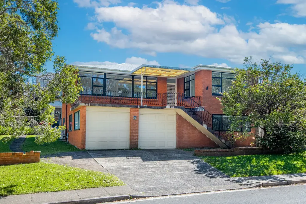 Spacious Family Living in a Sought-After Collaroy Plateau Location