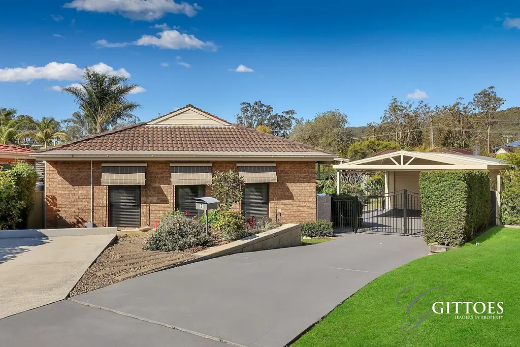 Green Point 4房  Spacious Single-Level Living with Exceptional Garaging & Home Office