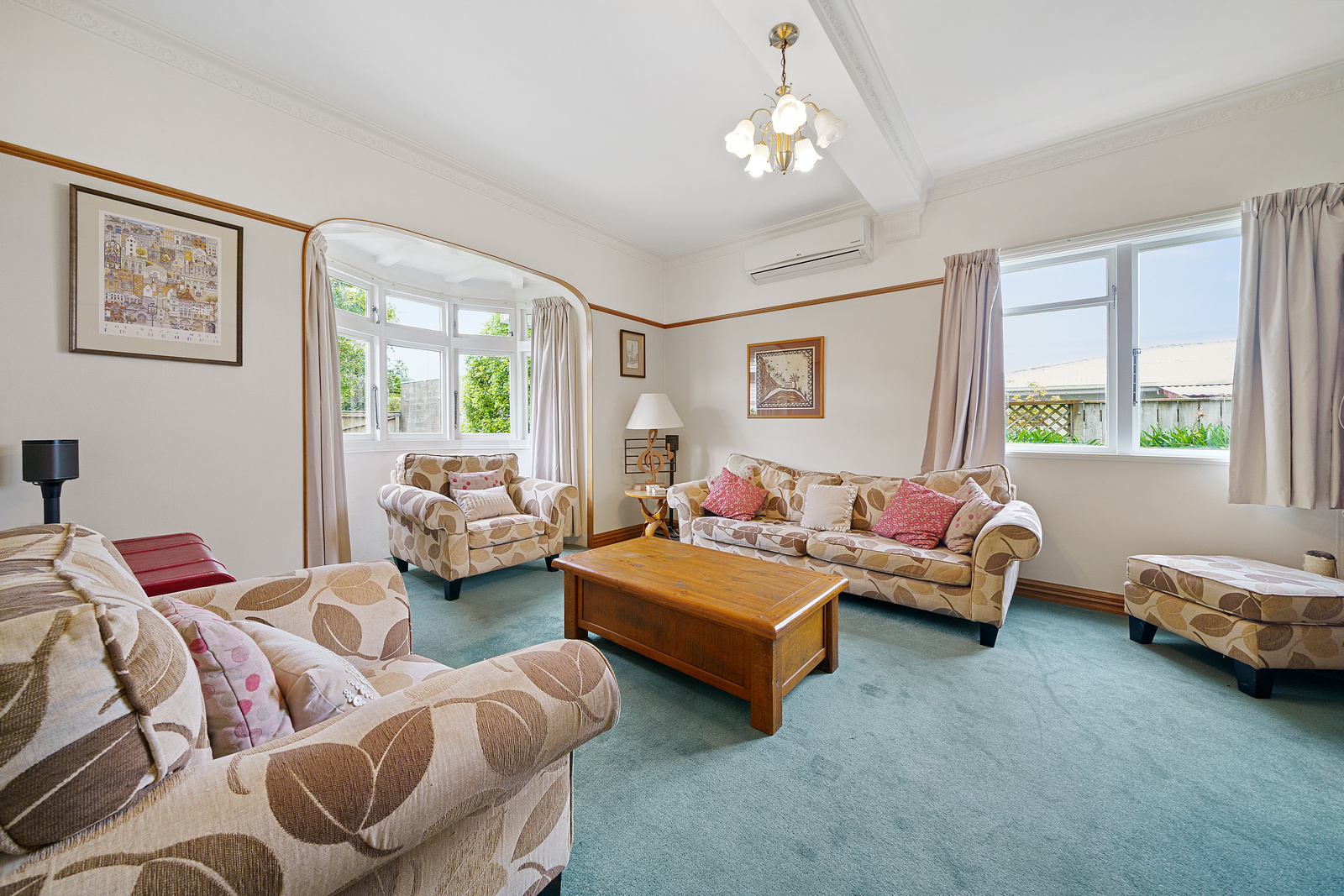 121 Helston Road, Paparangi, Wellington, 5 Schlafzimmer, 2 Badezimmer