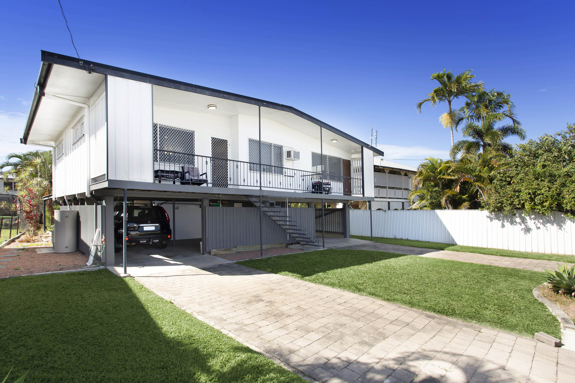 8 STURGES ST, HERMIT PARK QLD 4812, 0 habitaciones, 0 baños, House