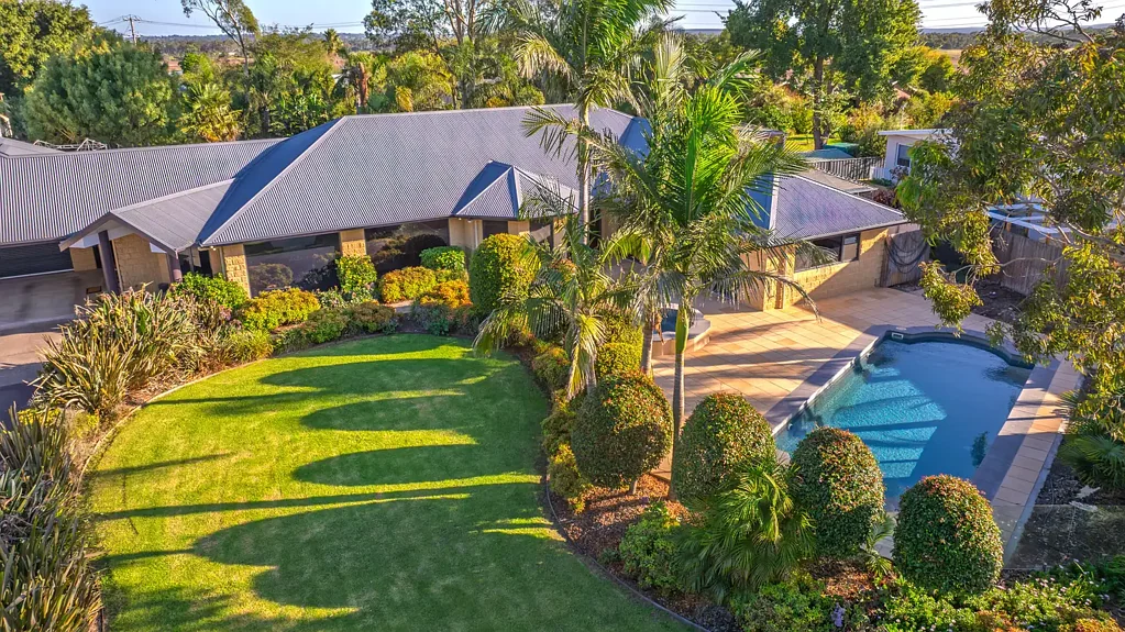 Sale 4 Bedroom LUXURIOUS LIVING AT ITS FINEST