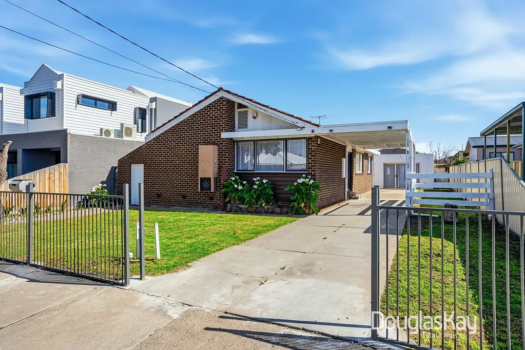 Sunshine North 4房 四卧室砖贴面家庭乐园 Four-Bedroom Brick Veneer Family Delight