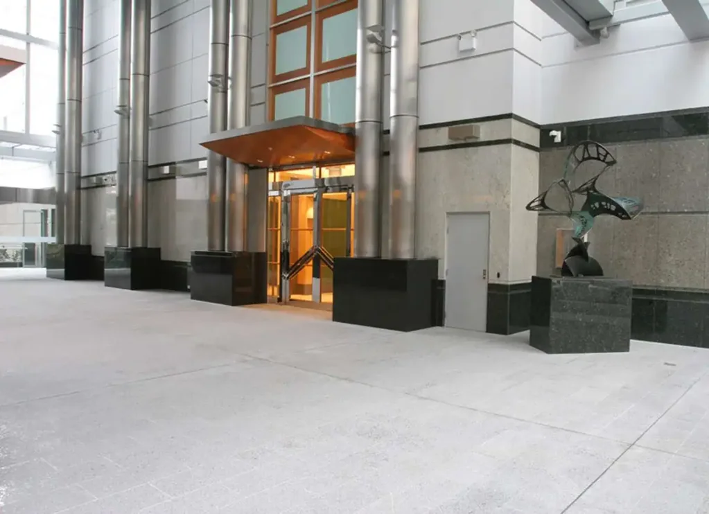 Sydney 2房 12层北向转角 公寓壮丽海景 CBD中心位置 现代厨房宽敞布局 安全车位储物间 Stunning North-Facing Corner Apartment with Darling Harbour & Chinese Garden Views