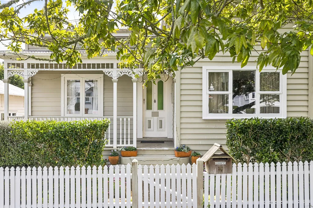 Mount Eden 4 Bedroom Vendor says: present all reasonable offers