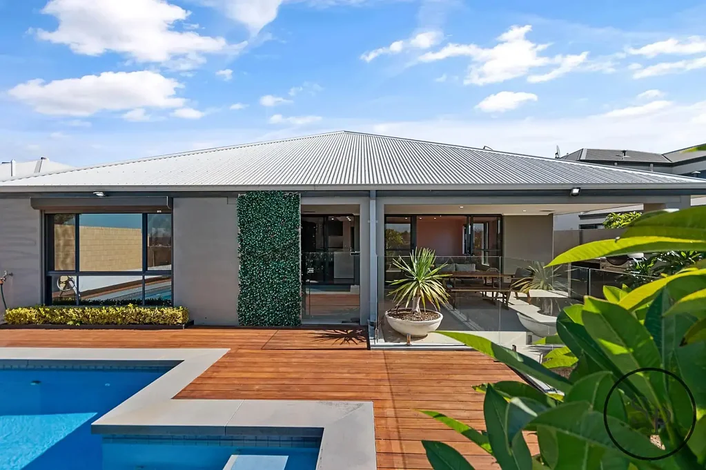 Wannanup 4房  FAMILY ENTERTAINER WITH POOL,THEATRE AND STUDY-WALK TO THE BEACH!
