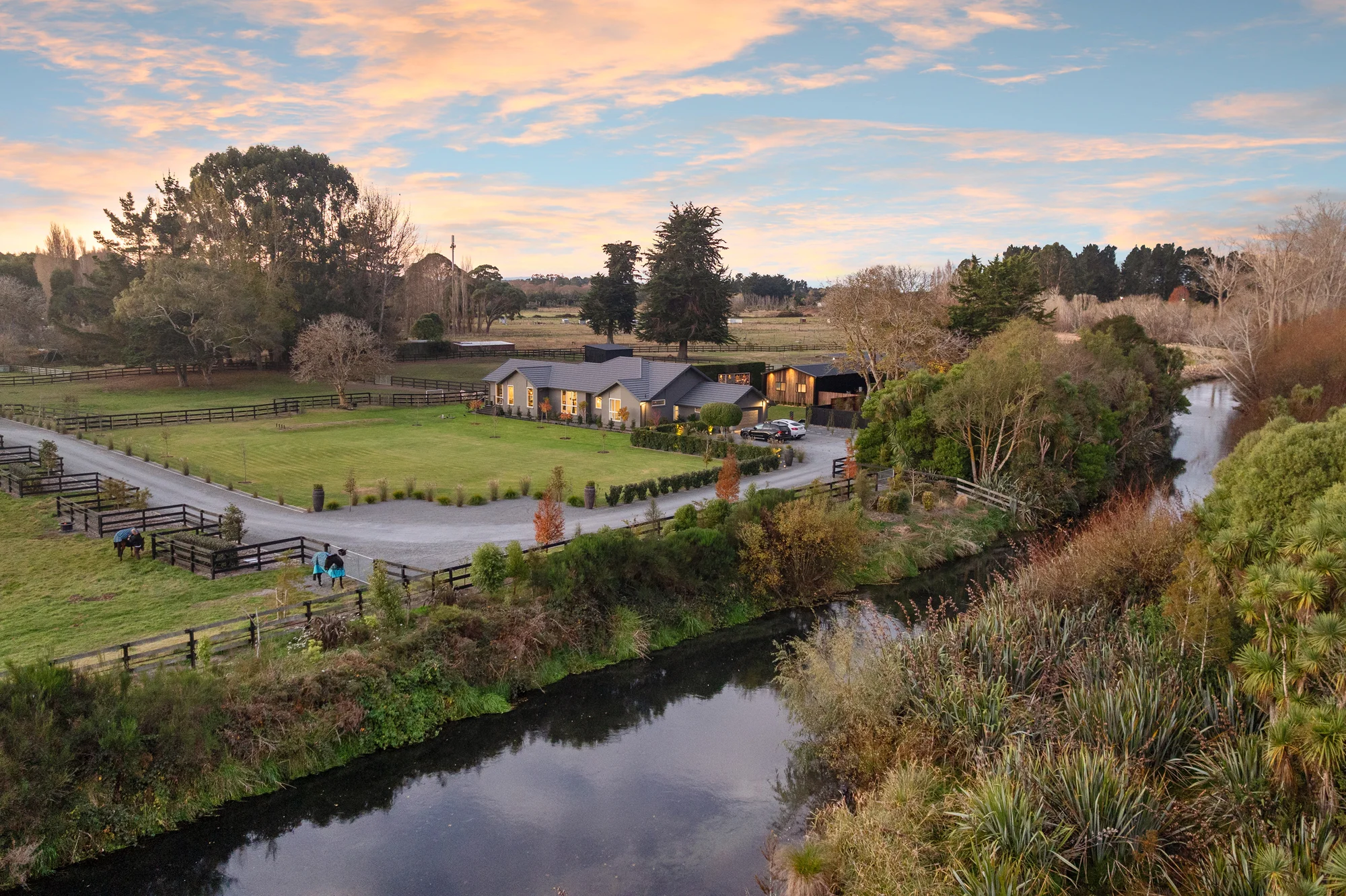 Styx Dual living - city fringe with river boundary