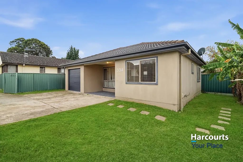 Whalan 5chambre Dual Income Property - House & Granny Flat!