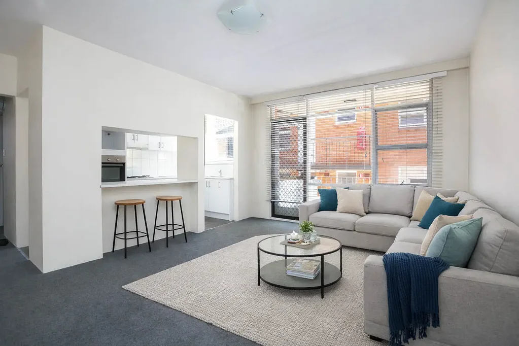 A GREAT APARTMENT IN THE HEART OF DEE WHY!