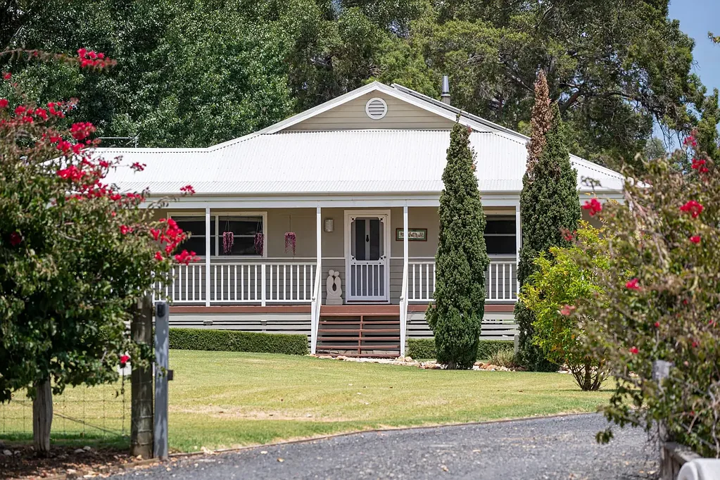 15 Nunnagine Circle, Roelands, WA 6226