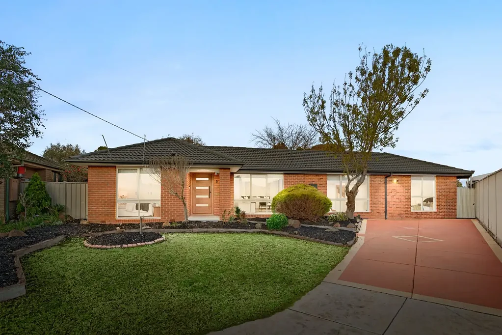 Werribee 4 Bedroom Fully Renovated Stunner In A Quiet Cul-De-Sac!