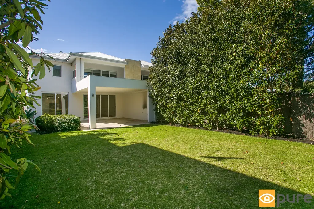 SPACIOUS HOME WITH PARKSIDE VIEWS