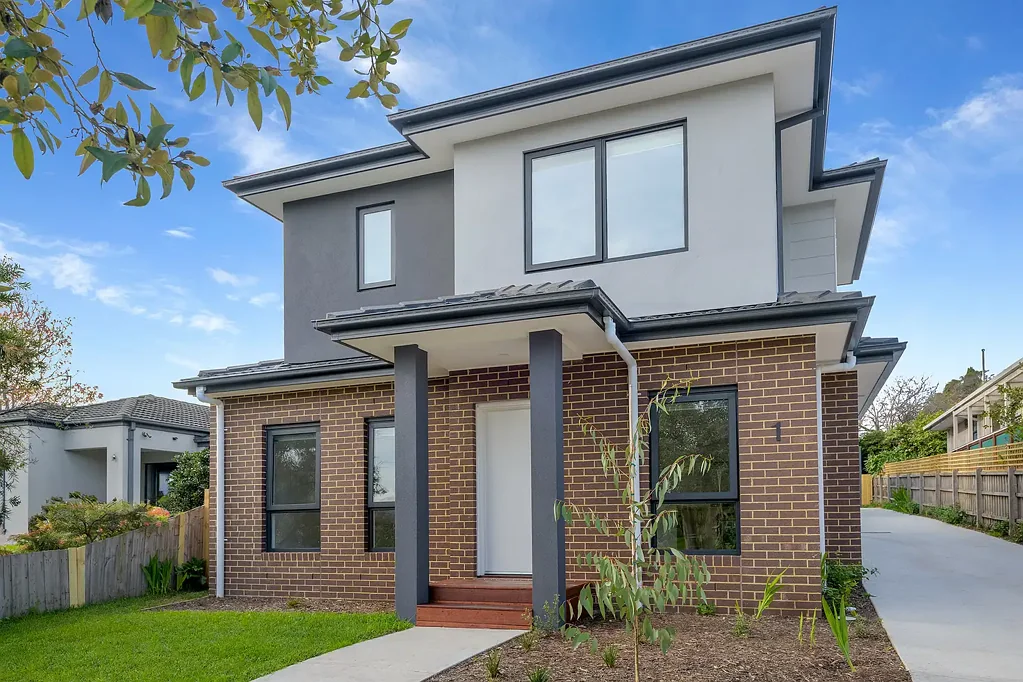 Brand New Living in the Frankston High School Zone
