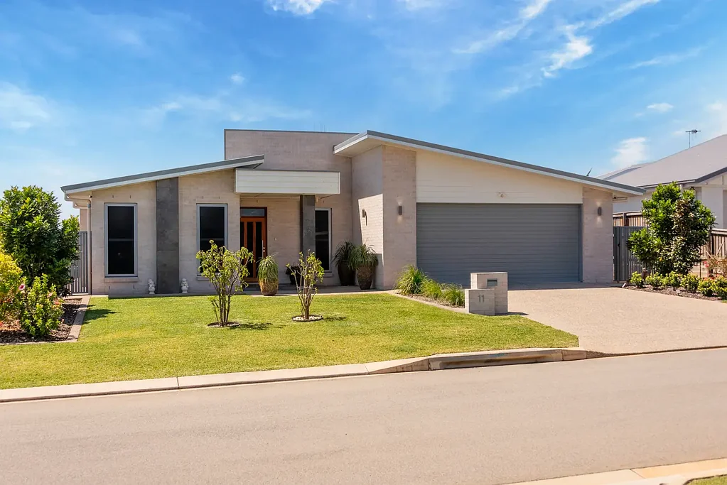 Bargara 3 Slaapkamer Salt Air, Sea Breezes, and Sophisticated Living in Bargara.