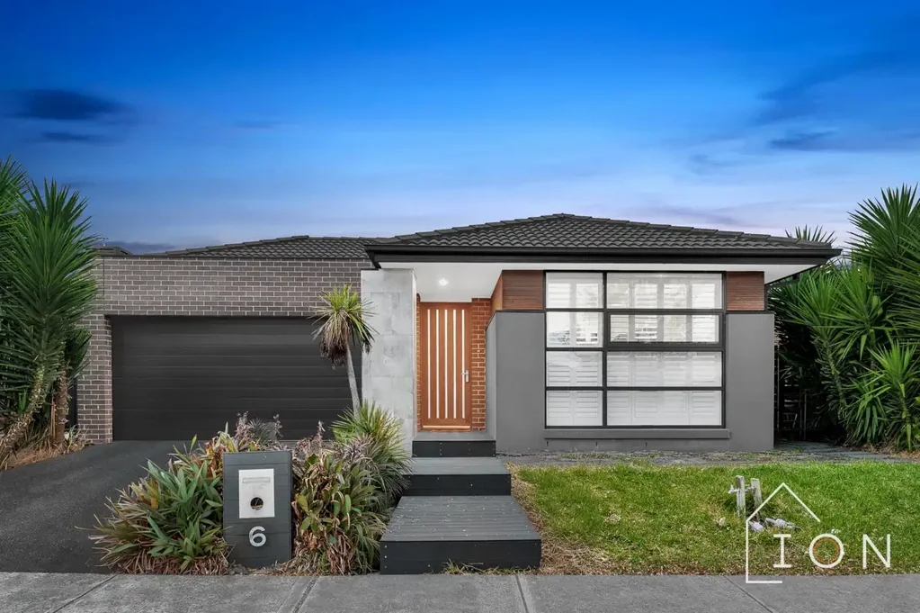 Clyde North 4침실 Step Inside & Fall in Love – Quality Family Living in Clyde North