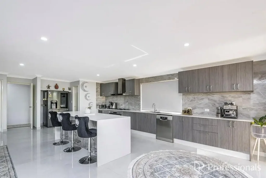 MASSIVE FAMILY HOME!