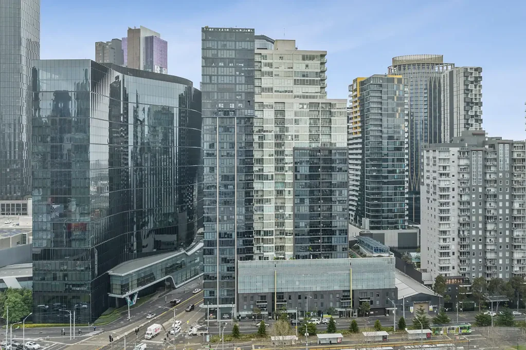 Modern One-Bedroom Apartment with City-Fringe Living