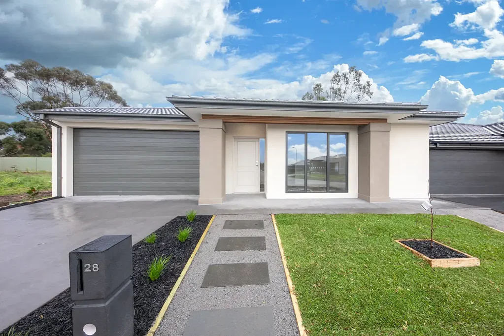 Immaculate Family Living with Quality Finishes
