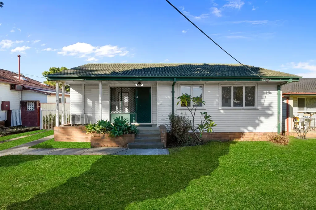 Renovated Three-Bedroom Home with a Spacious Backyard!