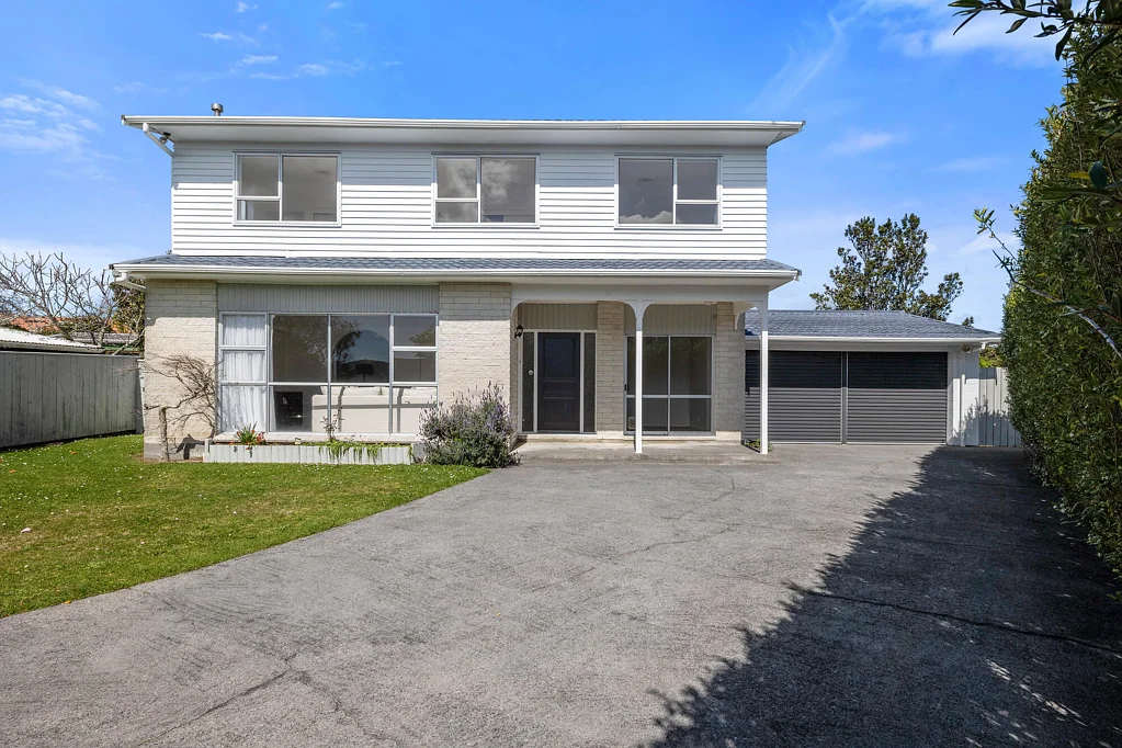 Merrilands 5બેડરૂમ SUBSTANTIAL 70'S FAMILY HOME, TOP LOCATION