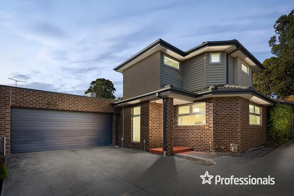 Chadstone 5Moenga Rare 5-Bedroom Retreat in the Heart of Chadstone