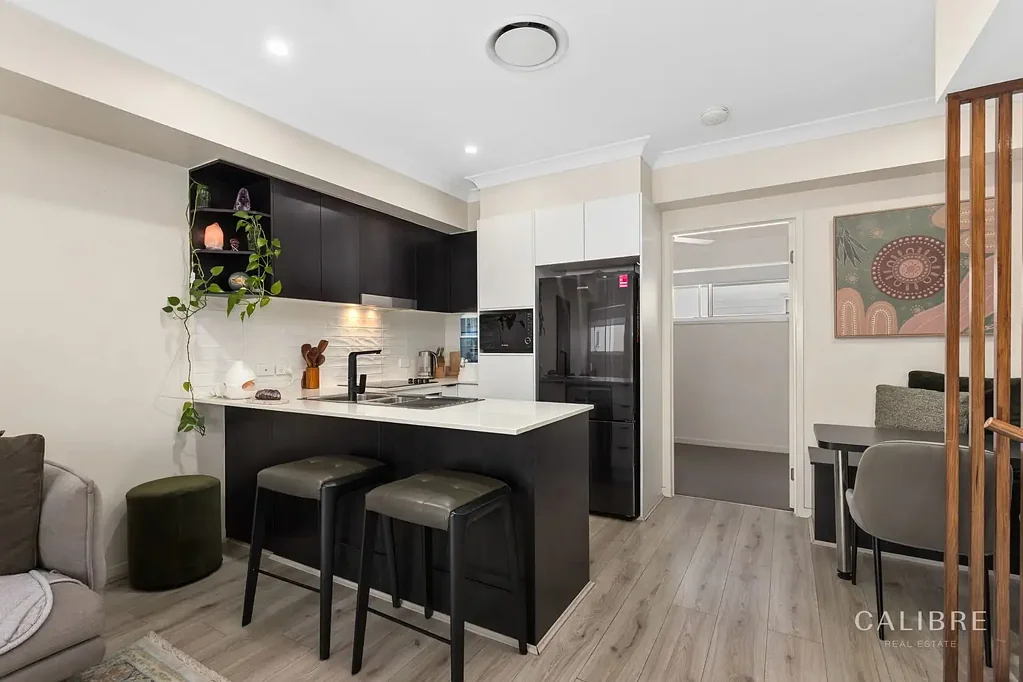 Modern 3-Bedroom Townhouse in Prime Location