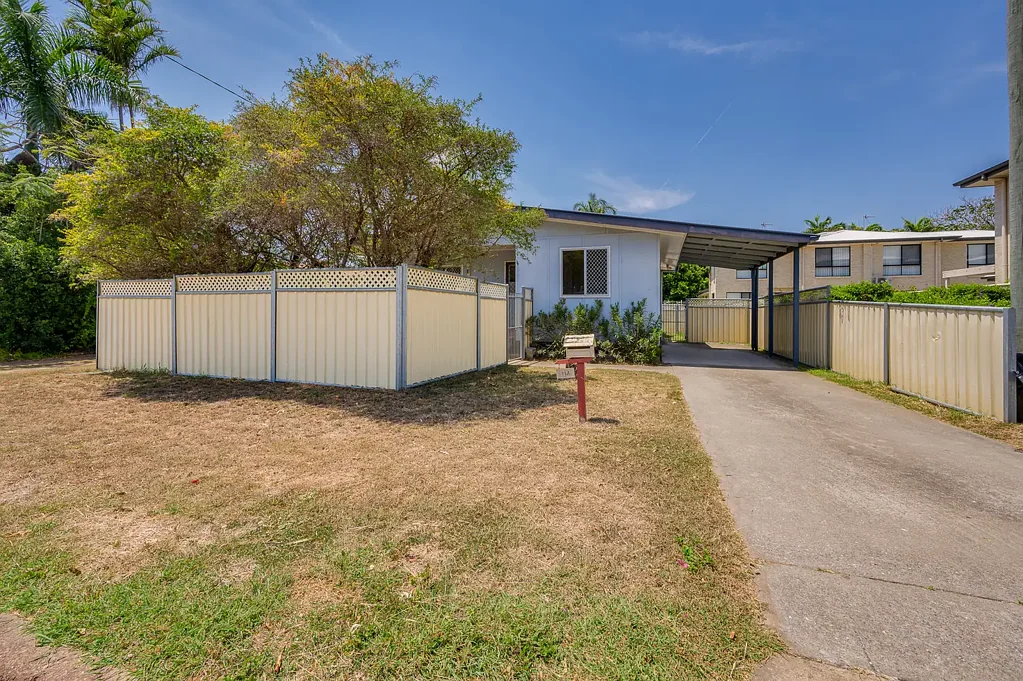 NEAT AND TIDY 4 BEDROOM FAMILY HOME