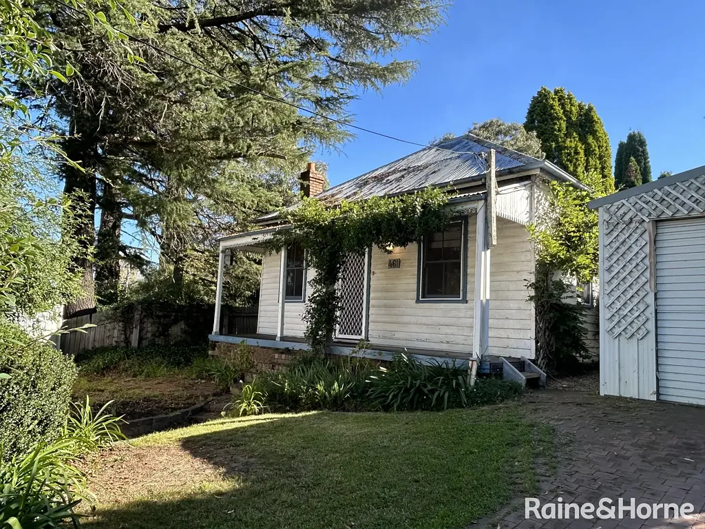 Charming Cottage Close to Town
