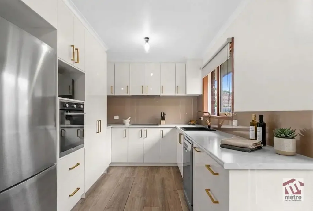 INVITING FAMILY HOME!