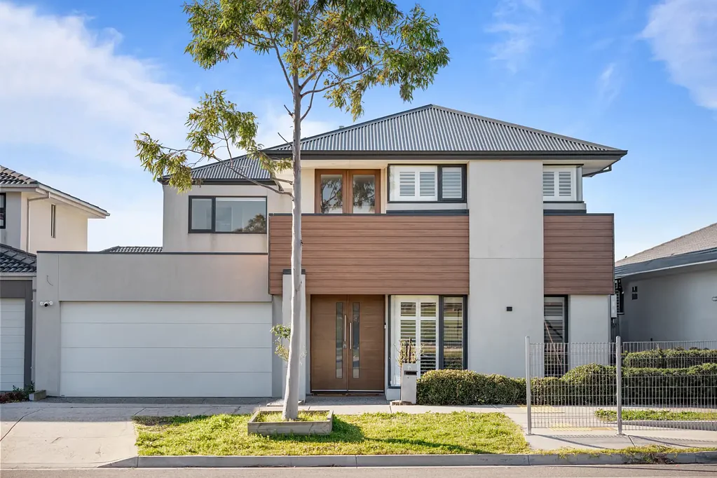 Mickleham 5房  现代奢华，俯瞰美景 - 一种生活方式的杰作  Modern Luxury with Reserve Views - A Lifestyle Masterpiece