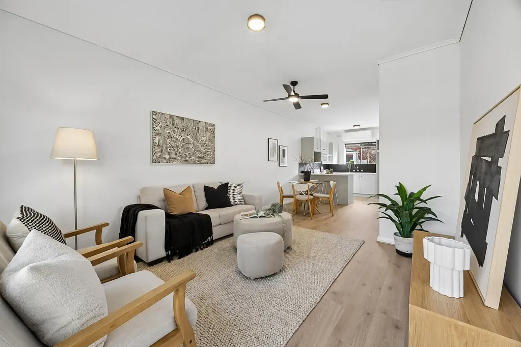 South Plympton 2ห้องนอน City-to-Sea Sophistication: Fully Renovated, Urban Oasis