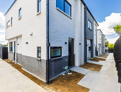 8/19 Drake Street, Howick, Manukau City, 2 ਕਮਰੇ, 2 ਬਾਥਰੂਮ, House