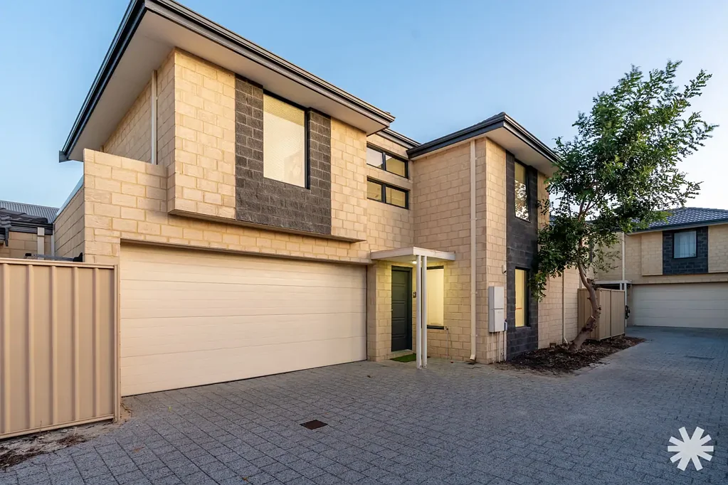 Cloverdale 4कमरा SUPER SIZED FAMILY TOWNHOUSE - CALL NOW FOR A PRIVATE VIEWING