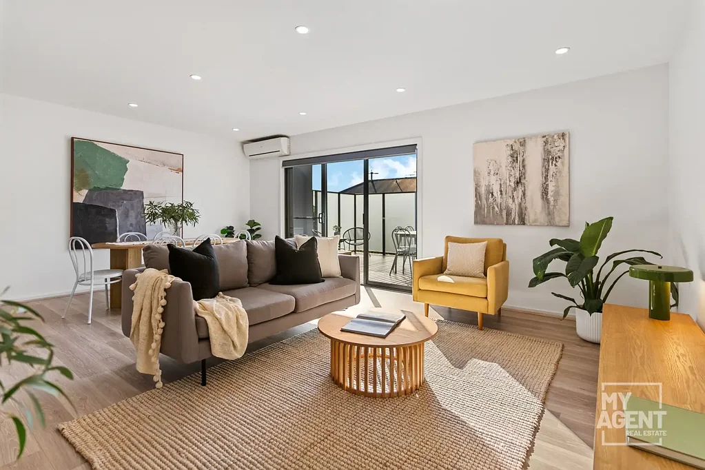 Altona North 2房  **WATCH THE VIDEO TOUR HOSTED BY MATT GILBEE** Modern Townhouse in a Prime Location!