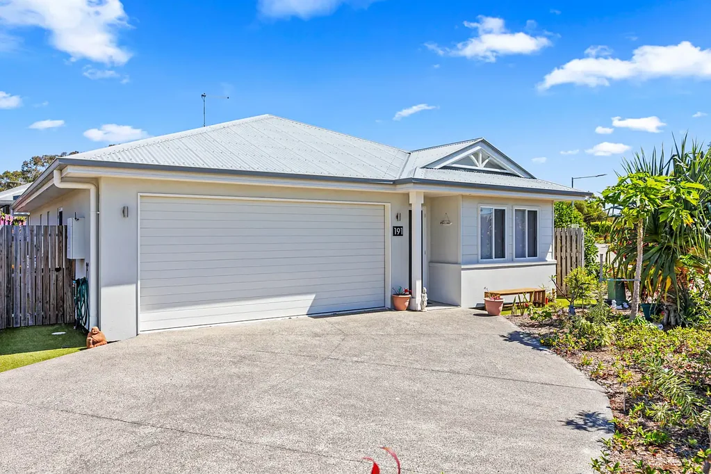 Urangan 2कमरा Attention Garden Lovers... Stylish Alfresco Living Awaits!